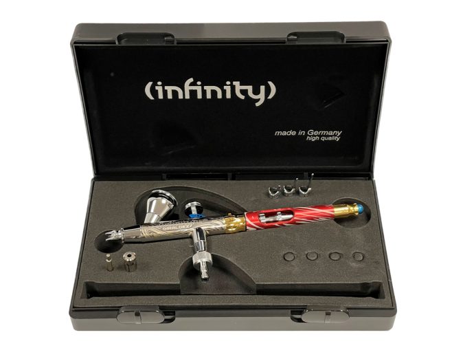 Aérographe Harder & Steenbeck Infinity pour Miniatures avec Cool Tooty