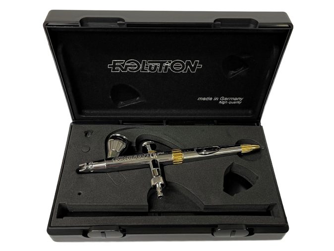 Harder & Steenbeck Airbrush Kit - Evolution Two In One I German-Engineered  Dual Action Airbrush Painting Set with Gravity Feed I 0.2mm +0.4mm