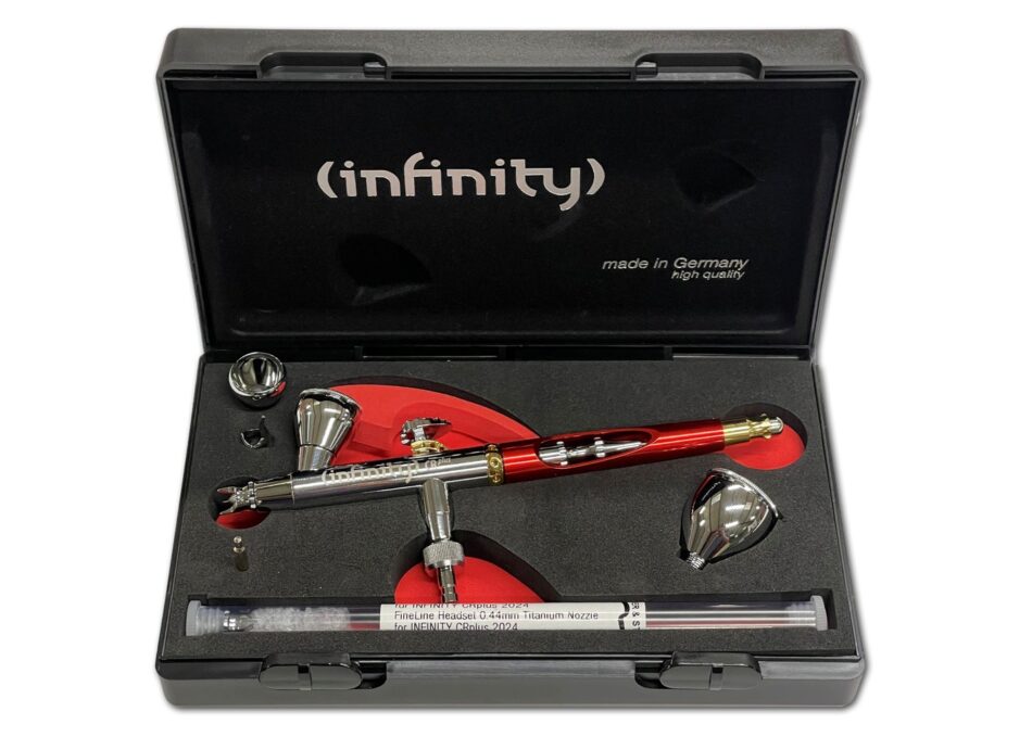 Harder & Steenbeck Infinity 2024 CRplus airbrush in presentation case